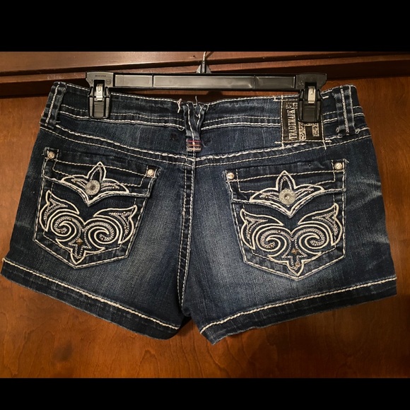 Trademark H denim shorts - Picture 2 of 3